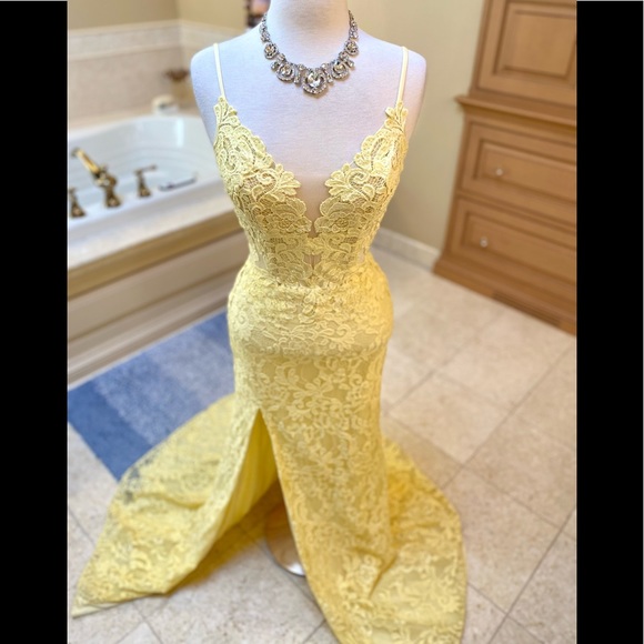 NWT La Femme Gorgeous Pale Yellow Sexy Rhinestone Encrusted Lace Hi Slit Gown 4 - Picture 7 of 15